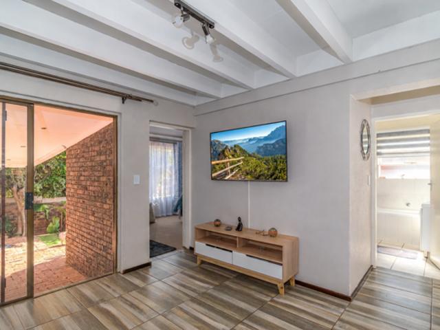 2 Bedroom House in Weltevreden Park