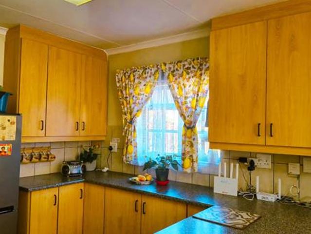 2 Bedroom House in West Acres Ext 47