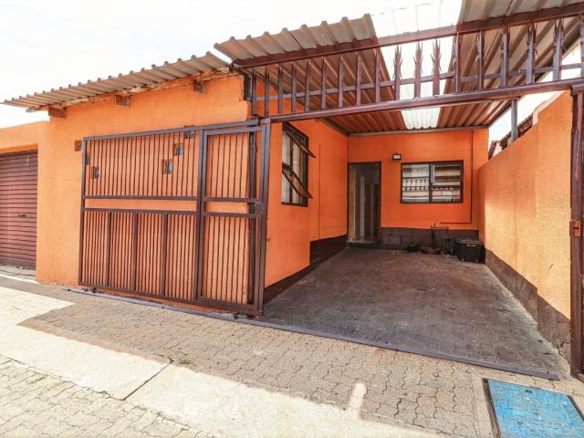 2 Bedroom House in Westbury