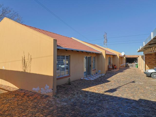 2 Bedroom House in Witpoortjie