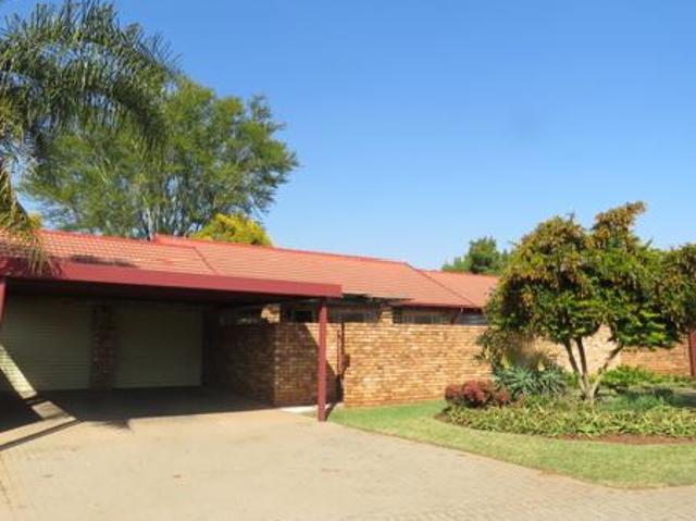 2 Bedroom House in Wierda Glen Estate