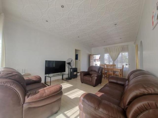 2 Bedroom House in Wilgeheuwel