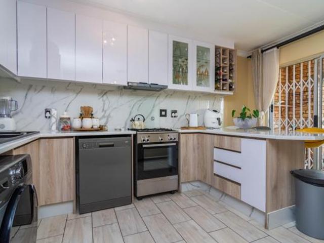 2 Bedroom House in Wilgeheuwel