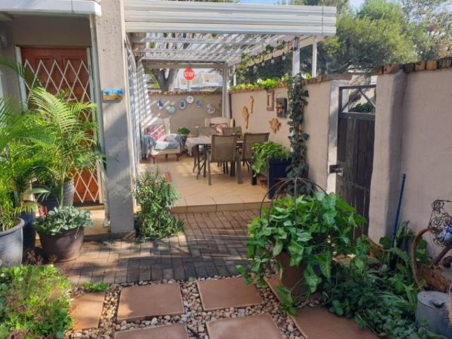 2 Bedroom House in Willow Park Manor