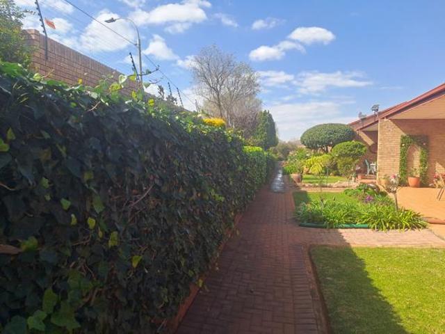 2 Bedroom House in Wilro Park