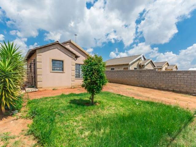 2 Bedroom House in Toekomsrus
