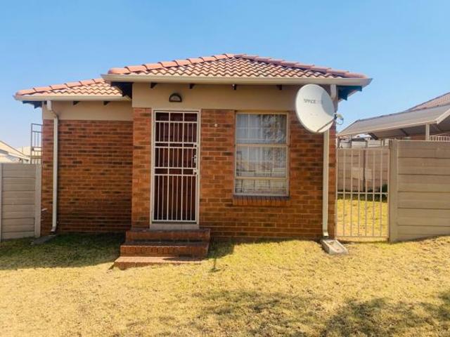 2 Bedroom House in Thatch Hill Estate