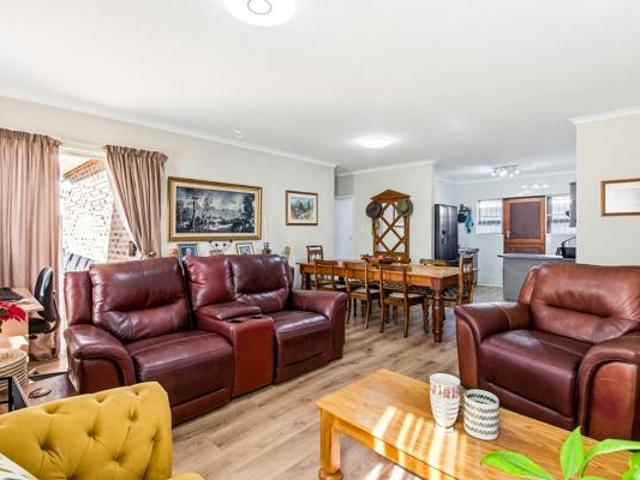 2 Bedroom House in The Crest