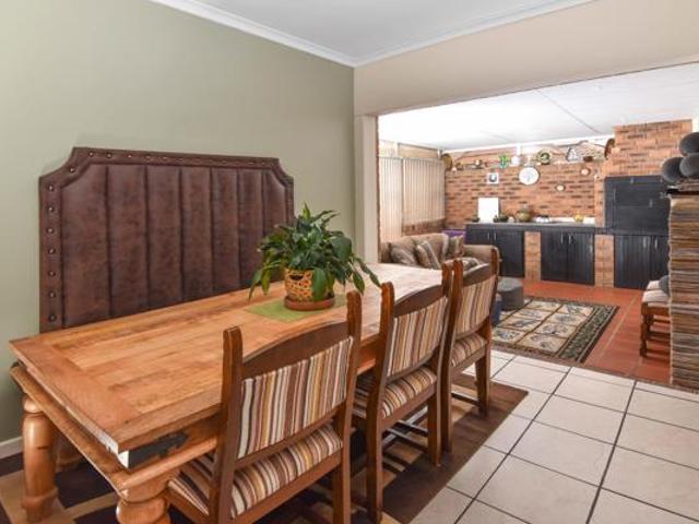 2 Bedroom House in The Crest
