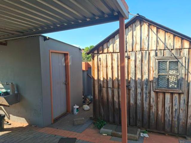 2 Bedroom House in Tlhabane West
