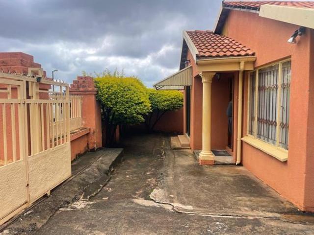 2 Bedroom House in Tlhabane West