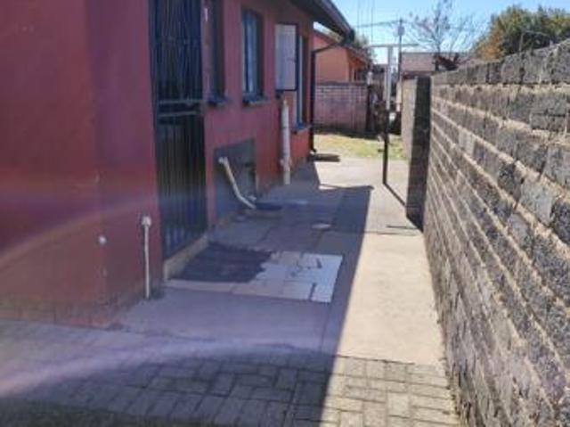 2 Bedroom House in Unitas Park