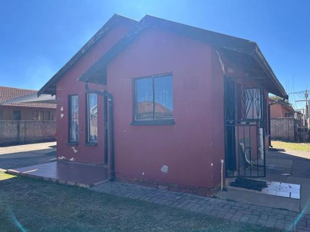 2 Bedroom House in Unitas Park