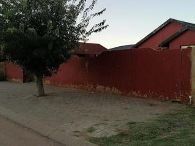 2 Bedroom House in Unitas Park