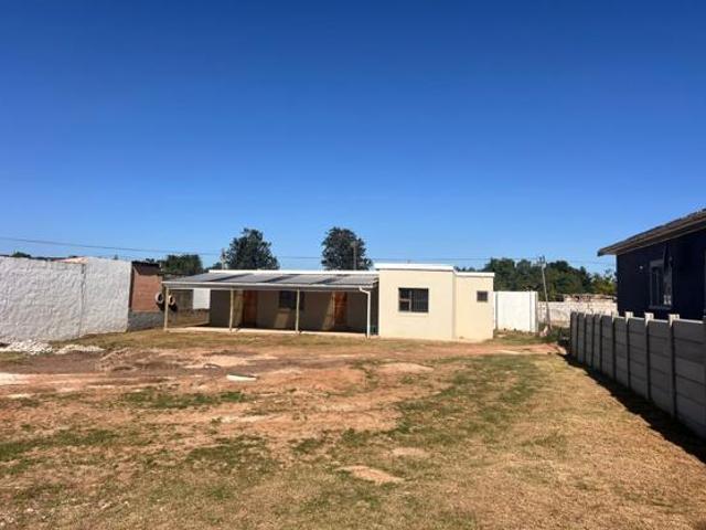 2 Bedroom House in Uitenhage Central