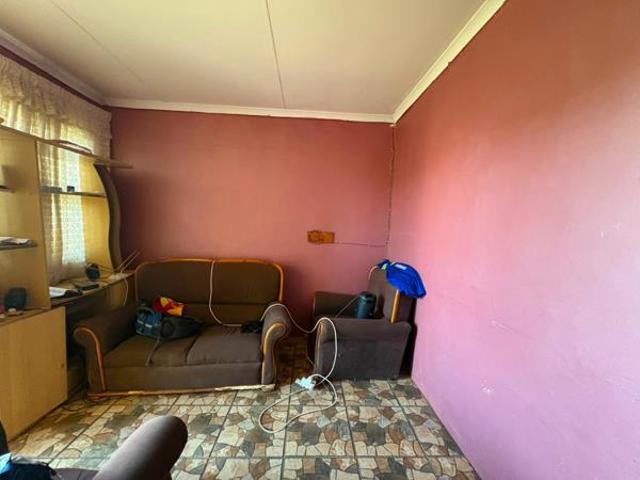 2 Bedroom House in Uitenhage Central