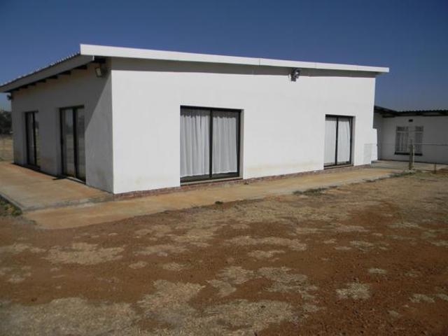 2 Bedroom House in Valley Settlements AH