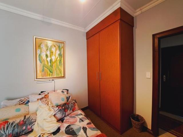 2 Bedroom House in Van Der Hoff Park