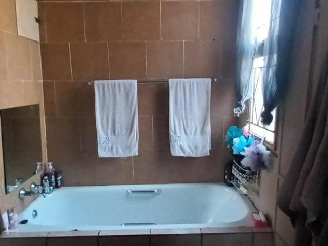 2 Bedroom House in Vanderbijlpark CE5