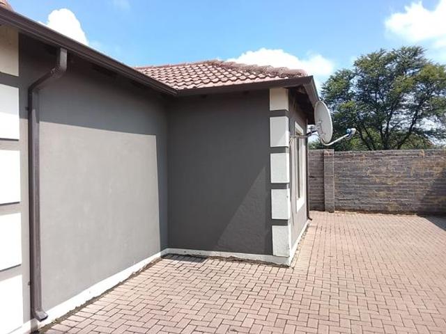 2 Bedroom House in Vanderbijlpark CE3