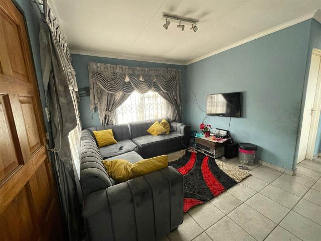 2 Bedroom House in Vanderbijlpark CE3