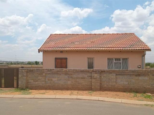 2 Bedroom House in Vanderbijlpark Central