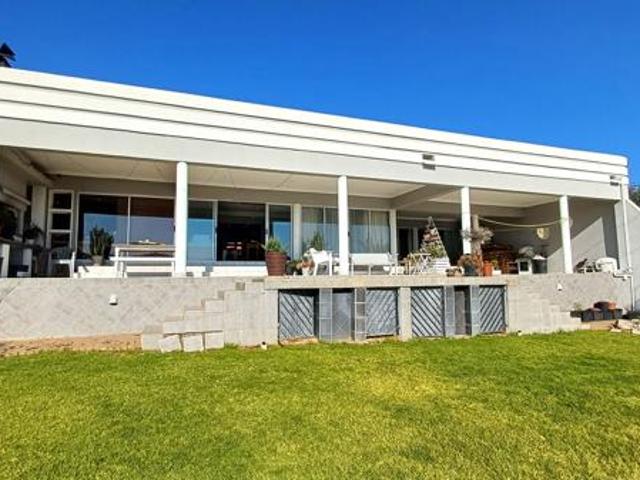 2 Bedroom House in Vanderkloof