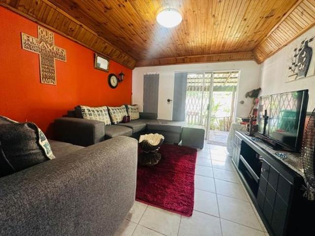 2 Bedroom House in Veld En Vlei