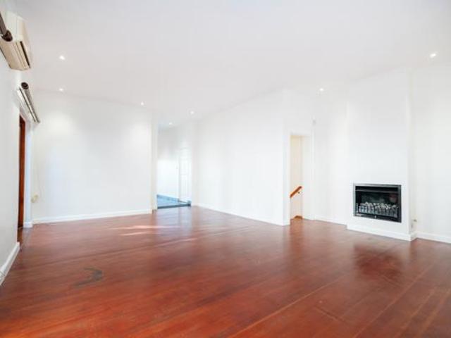 2 Bedroom House in Vredehoek