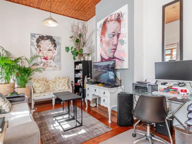 2 Bedroom House in Vredehoek
