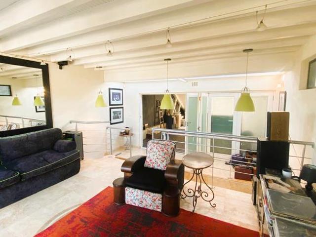 2 Bedroom House in Vredehoek