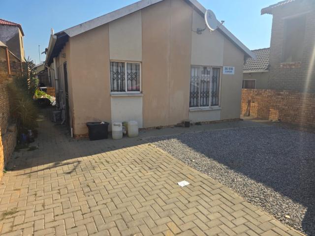 2 Bedroom House in Zandspruit