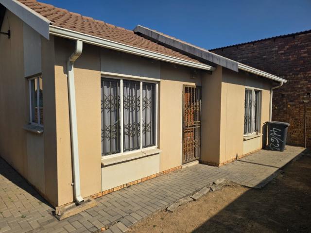 2 Bedroom House in Zandspruit