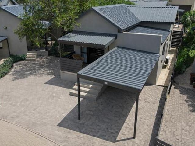 2 Bedroom House in Zandspruit Bush and Aero Estate