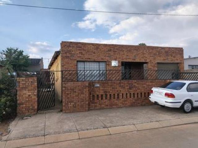 2 bedroom house on the market in thu.