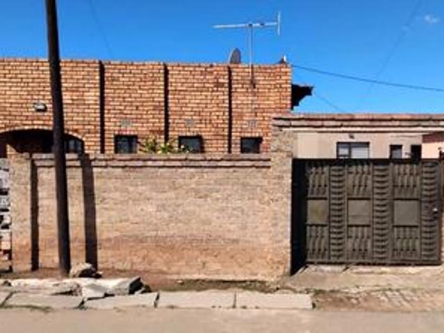 2 bedroom house on the market in thu.