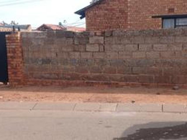 2 bedroom house on the market in thu.