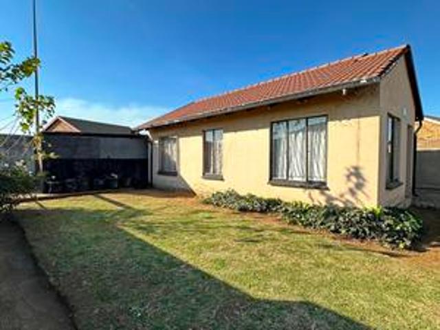 2 bedroom house on the market in tsakane!