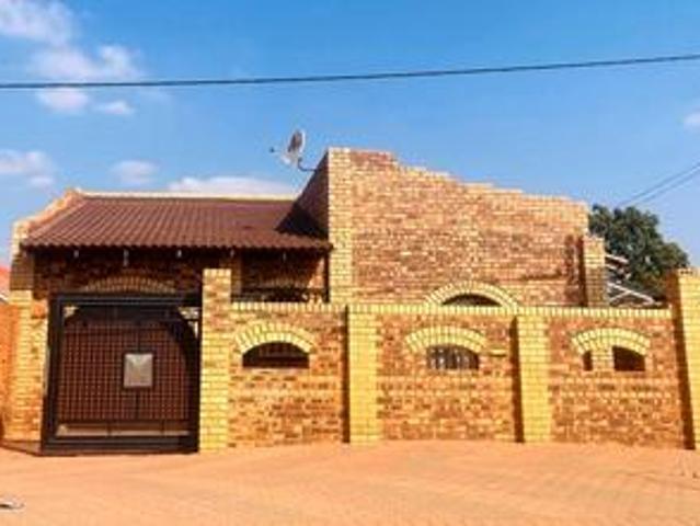 2 bedroom house on the market in tsh.