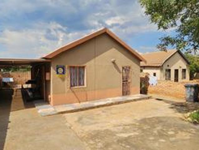2 bedroom house on the market in lot.
