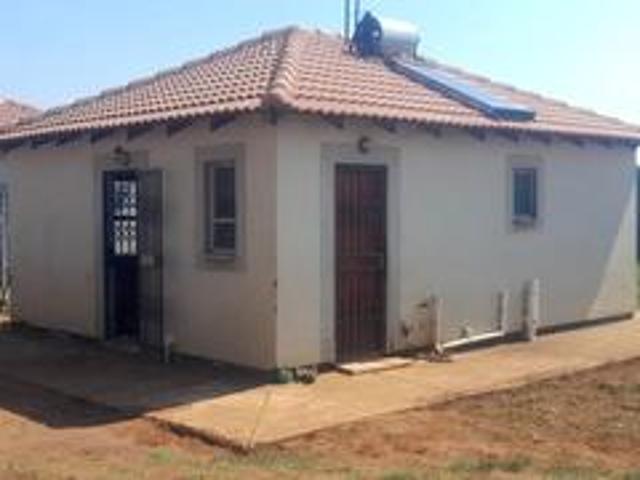 2 bedroom house on the market in luf.