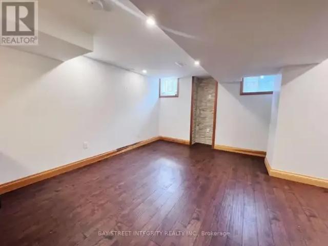 2 Bedroom House Oakville ON LS100564105
