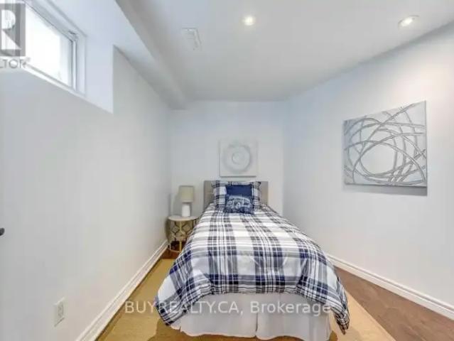 2 Bedroom House Oakville ON LS102085877