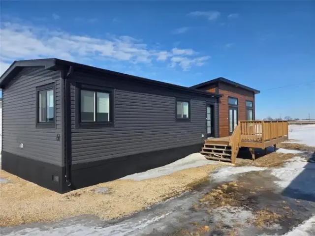 2 Bedroom House Mitchell MB 100443973