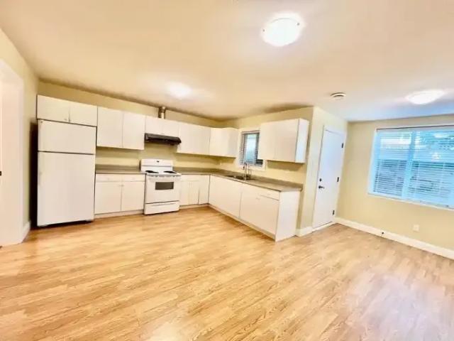 2 Bedroom House Surrey BC 101986786