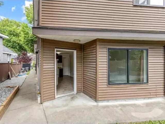 2 Bedroom House Surrey BC 103612003