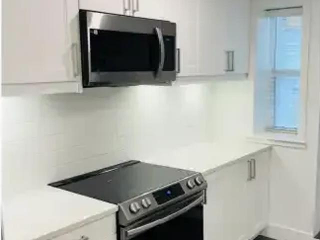 2 Bedroom House Surrey BC 104941009