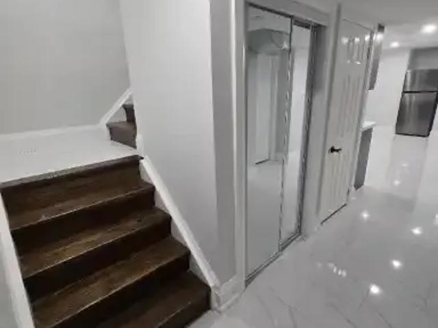 2 Bedroom House Pickering ON 103920507