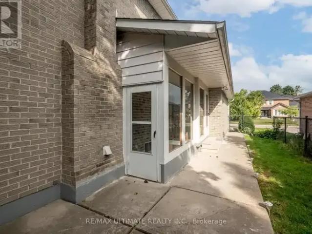 2 Bedroom House Richmond Hill ON 102518896