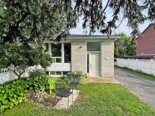 2 Bedroom House Richmond Hill ON 102847450